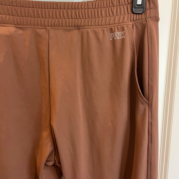PINK active jogger in brown. - Picture 2 of 6